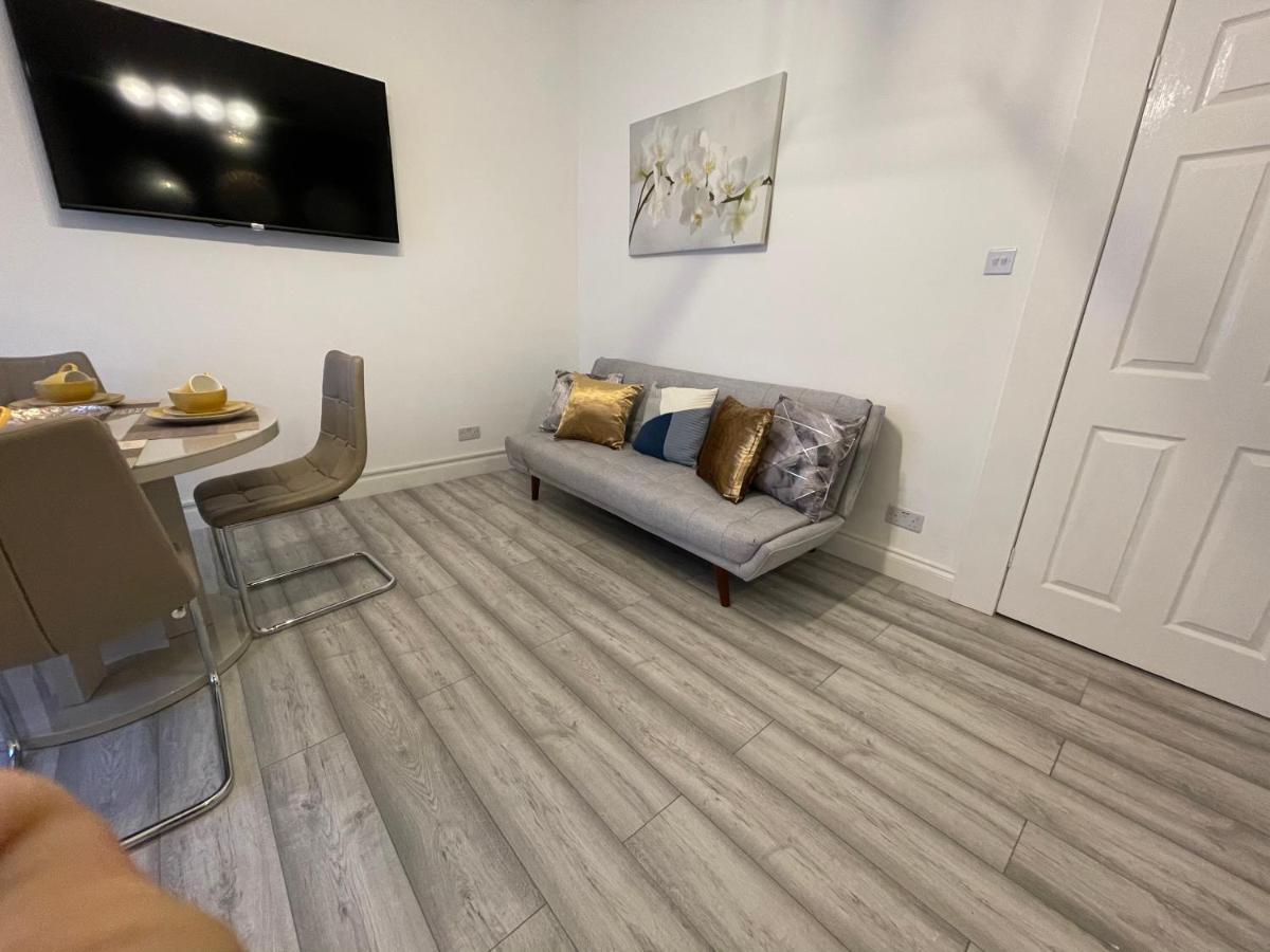 HLA Holytown Apartman Mossend Kültér fotó